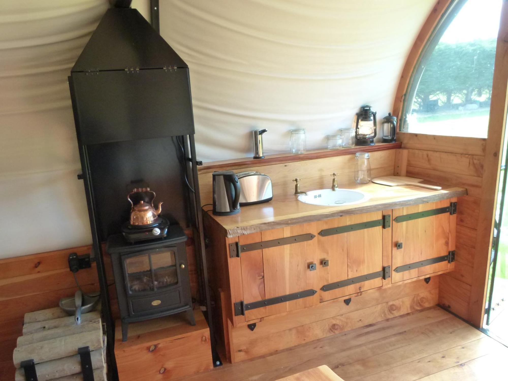 Wacky Stays - Unique Farm-Stay Glamping Rentals, Free Animal Feeding Tours Кайкоура Екстер'єр фото