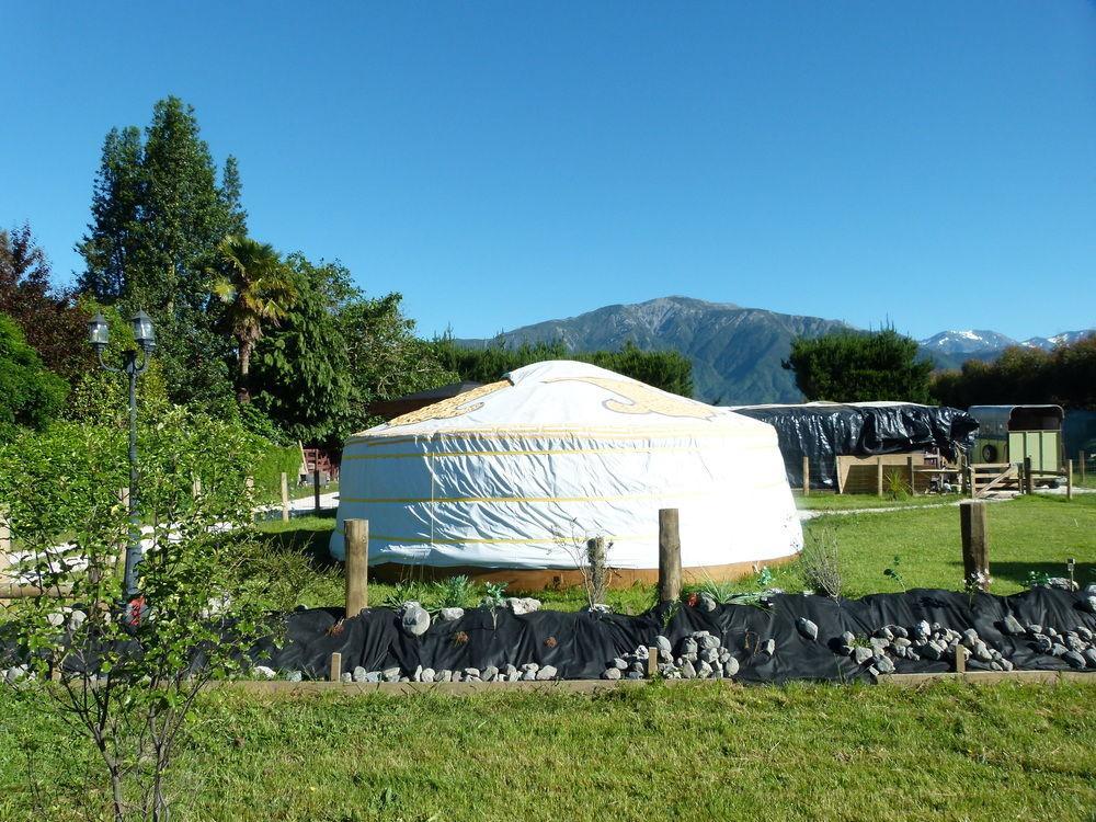 Wacky Stays - Unique Farm-Stay Glamping Rentals, Free Animal Feeding Tours Кайкоура Екстер'єр фото