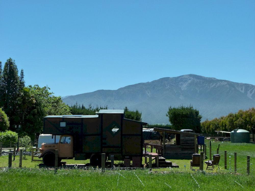 Wacky Stays - Unique Farm-Stay Glamping Rentals, Free Animal Feeding Tours Кайкоура Екстер'єр фото
