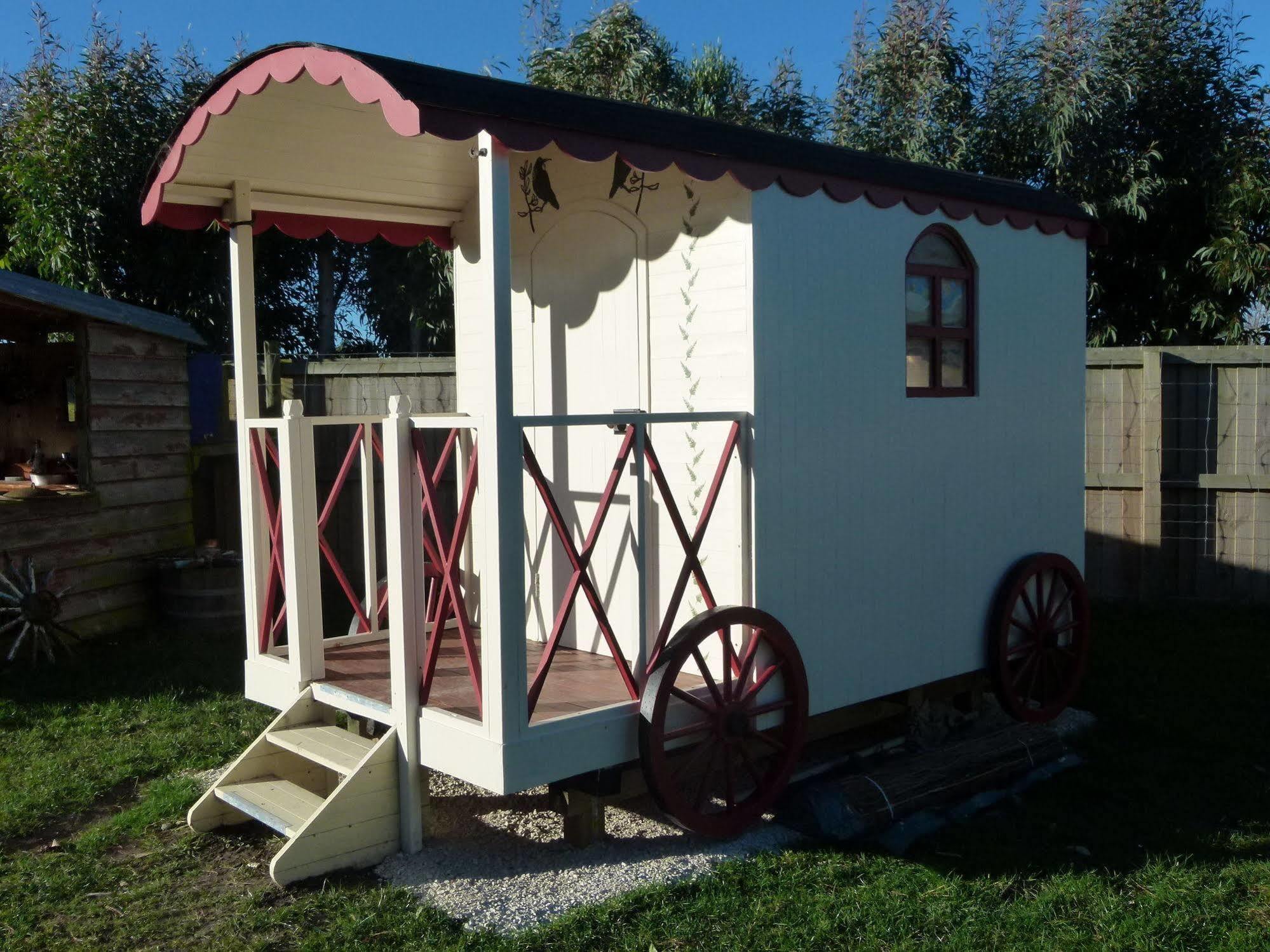 Wacky Stays - Unique Farm-Stay Glamping Rentals, Free Animal Feeding Tours Кайкоура Екстер'єр фото